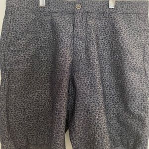 Peter Millar Shorts size 33 navy/paisley
